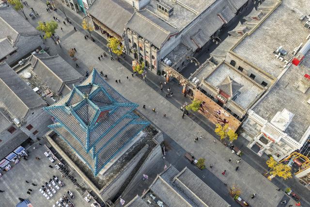 在太原钟楼街品味古今交融的烟火气