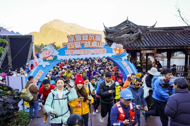 启幕赛燃爆收官！2025瓦屋山冰雪登山挑战赛-日常赛接力开冲，四季合一召唤【神龙奖牌】!