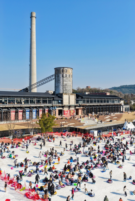 杭州这块“雪地”太火爆，一天突破30000人次！最新提醒：错峰出游