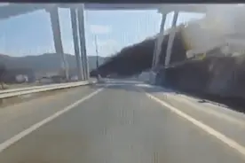 突发！韩国高速公路一桥梁坍塌图片