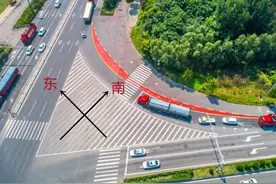 小心大货车右转的“虎口”图片