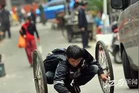 给爱心冰柜送水的残疾大哥，找到了！图片
