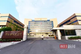 投保人做开颅手术才能理赔？保险限制条款不合理，法院判赔10万元图片