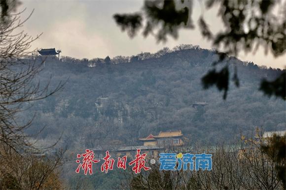 一年四季 泉在济南丨冬日千佛山：山寺凉亭入画来