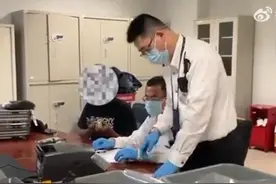 现金塞满行李箱！男子带100多万美元入境被查图片