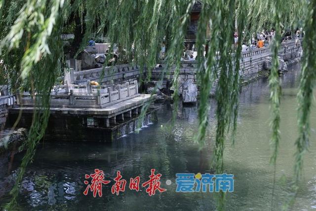 一年四季 泉在济南丨玛瑙泉瀑布水帘重现 古城河畔添灵动景致