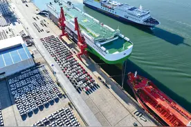 ​进入三季度江苏省连云港港开辟车辆运输“绿色通道” 实行24小时运转图片