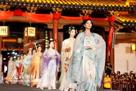 安徽歙县：汉服走秀展风采图片
