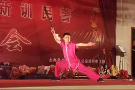 一身好功夫，特别能吃苦，“功夫巡警”抓捕嫌疑人一招制胜图片