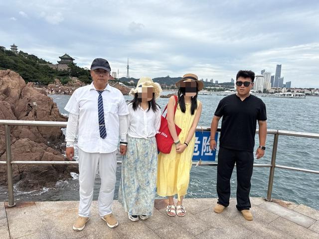 礁石观海遇涨潮，两陕西女游客被困，救援队出动摩托艇3分半极速救人