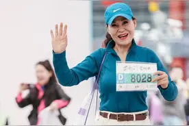 聚焦2025女马｜曾是中国登顶珠峰最年长女性！陈旻：登山和跑马都没有捷径可走图片