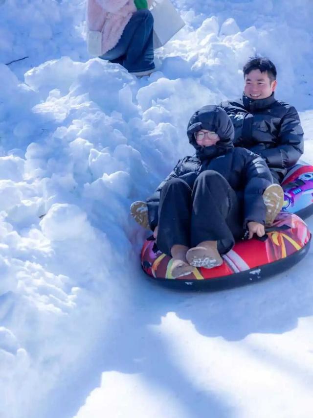 这个冬天，别再“猫冬”啦！300米超长滑道，来这开启嬉冰赏景的雪上之旅