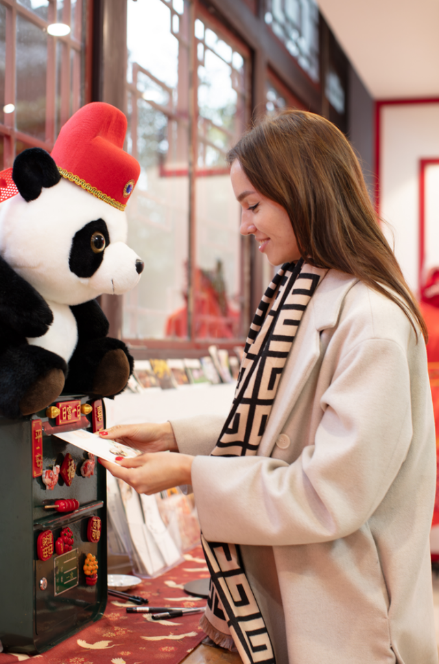 顶流在新都藏不住了！TA是→