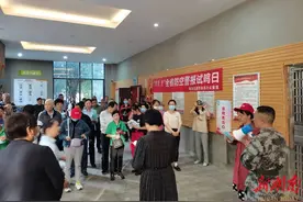 长沙韶山路社区开展“11.1”全省防空警报试鸣日宣传演练活动图片