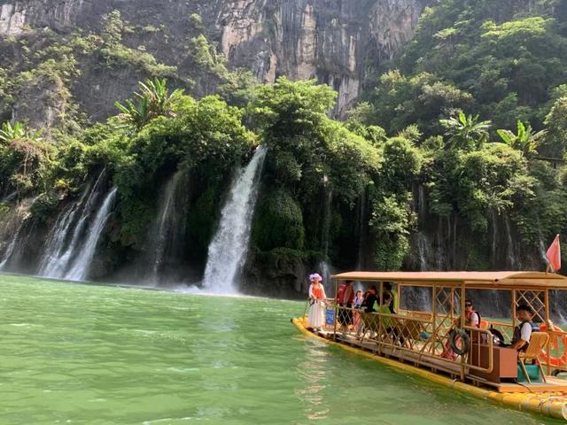 开阳县花梨镇：贵阳港·水世界迎首批省外旅居客