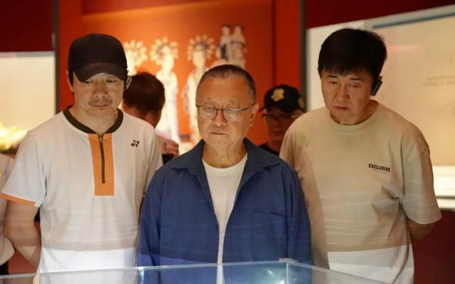 奉贤博物馆“露华浓深”展即将收官，一众明星观众低调现身观展