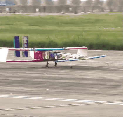 看完中国大学生手搓轰炸机，爱刷抖音的美国人天塌了。