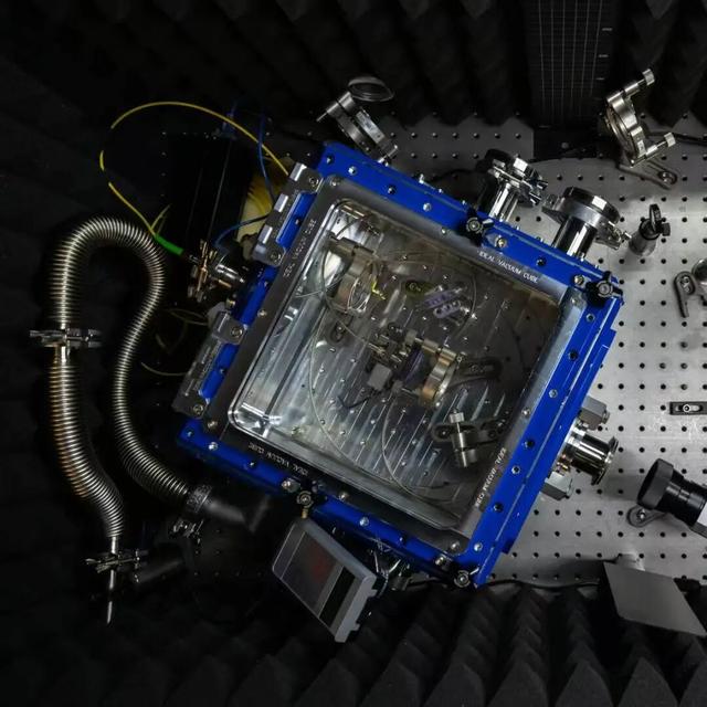 一个辍学生,同时挑战ASML和台积电