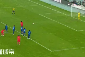 费南多点射破门，打入个人国足首球！国足2-1领先!图片