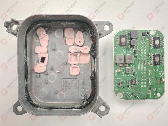 特斯拉Model 3大灯驱动板拆解：万万没想到