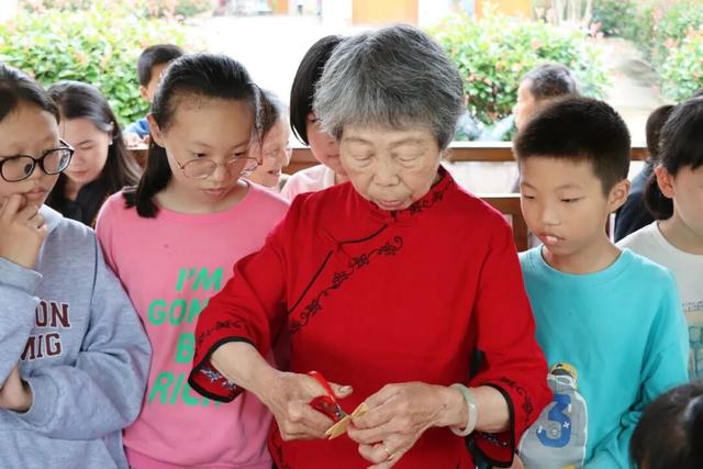 这里的柿子可以摘！代溪镇，距四坪仅12公里，2天1夜烹茶酌酒，玩转非遗！