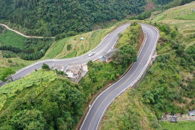广西龙胜：大循环公路拓宽旅游发展新通途