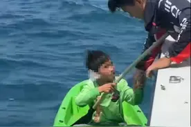 “小孩哥”独自海钓漂流一夜后获救！救援人员：当晚浪高1.5米，大人都很难……图片