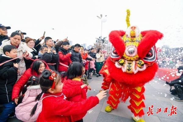 春节假期接待游客33万人次，甘露山文创城点燃“冰雪+”度假热潮