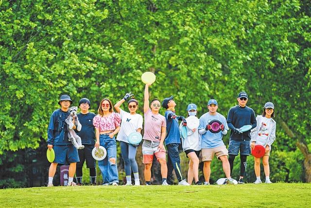 经济·深读丨你为什么爱在朋友圈晒户外？