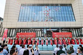 重庆对外经贸学院“玉兰艺术中心”落成图片