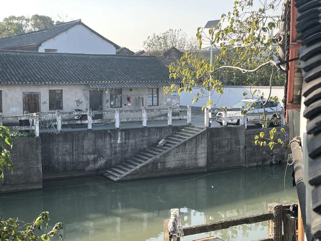 苍苍南山，滔滔娄塘，风土素酿良