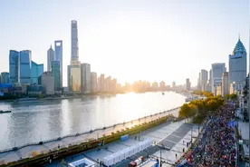 跑向荣耀！2024上海马拉松开跑，英雄们享受这场奔跑盛宴图片