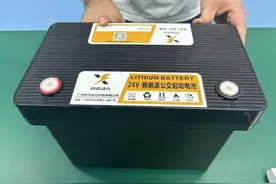 公交退役电池变身大“充电宝”图片