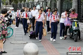 上海：特警女教官、反诈民警联合进校园 筑牢校园安全图片