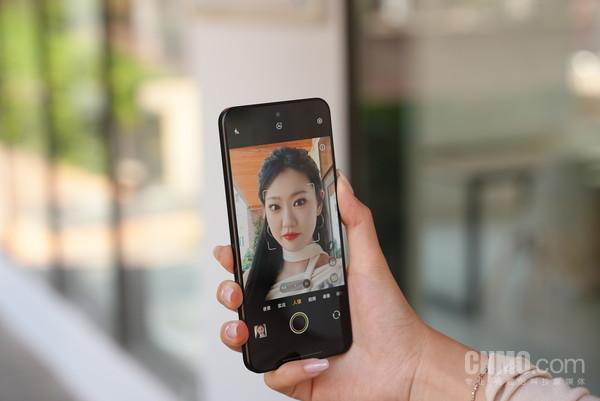vivo S30评测：多彩直屏设计 全面普及潜望长焦
