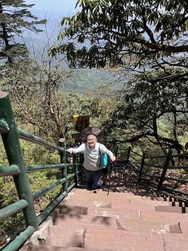 快来瓦屋山徒步！真的很过瘾！