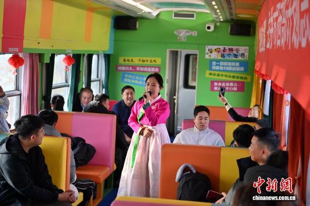 吉林龙井开往长白山的“雪国专列”尽显民俗风情