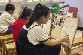 托管辅导班、研学体验班、兴趣爱好班…… 暑假未开始 假期班已经“热”起来图片