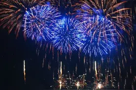 壮观！震撼！昨晚，近72000发焰火在海峡两岸齐放图片