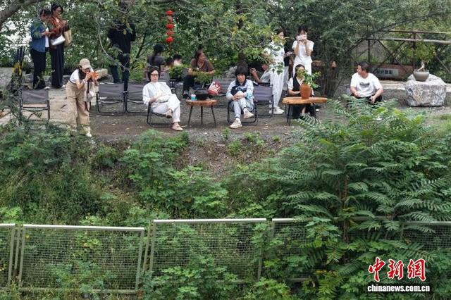 惠民措施激发假日经济活力 民众走进“千年古城”江苏盱眙惬意度假