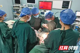 惊险！大爷放牛被自家黄牛顶伤，隆回县人民医院医护团队妙手回春图片