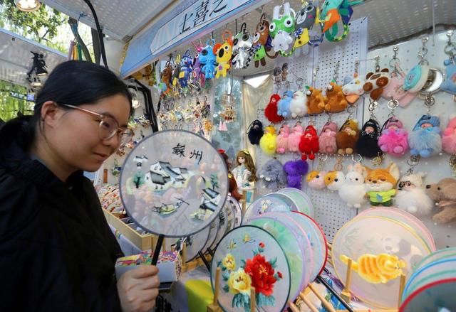 江苏苏州：逛文创市集 游平江古街