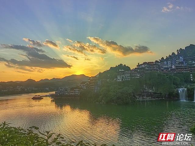 夏日重访芙蓉镇，只为一场沉醉光影的旅程