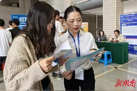 中国石化湘西石油分公司到吉首大学进行校园招聘宣讲图片
