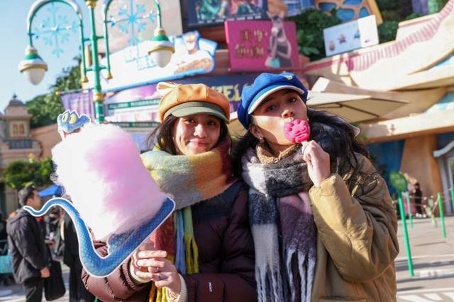 上海迪士尼乐园“疯狂动物城”主题园区开放2周年，《疯狂动物城2》票房破36亿元