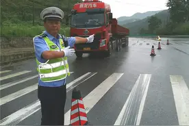 用初心本色擦亮“雄关铁警”名片图片