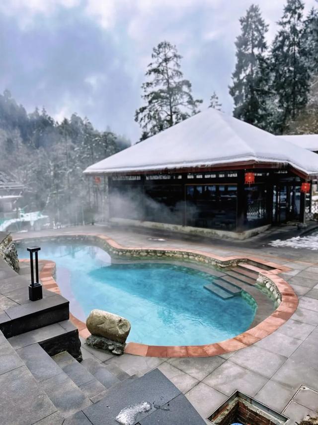 雪山下泡个汤，甘孜冬日真香！