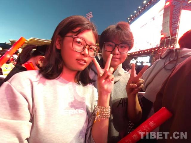 西藏举办第二届百威拉萨音乐嘉年华 市民游客共迎佳节