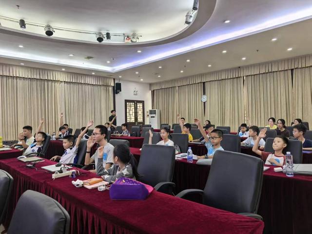 AI筑梦少年，东莞市青少年AIGC视频大赛培训举行