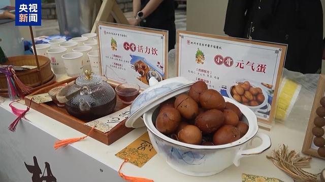 虾灯照夜、三国对战……这个假期的古镇穿越指南→
